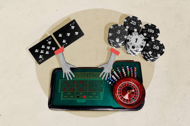 Domino QQ live table with tiles, player seats, and dealer on mobile screen